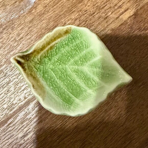 Leaf chopstick rests - Picture 2 of 7